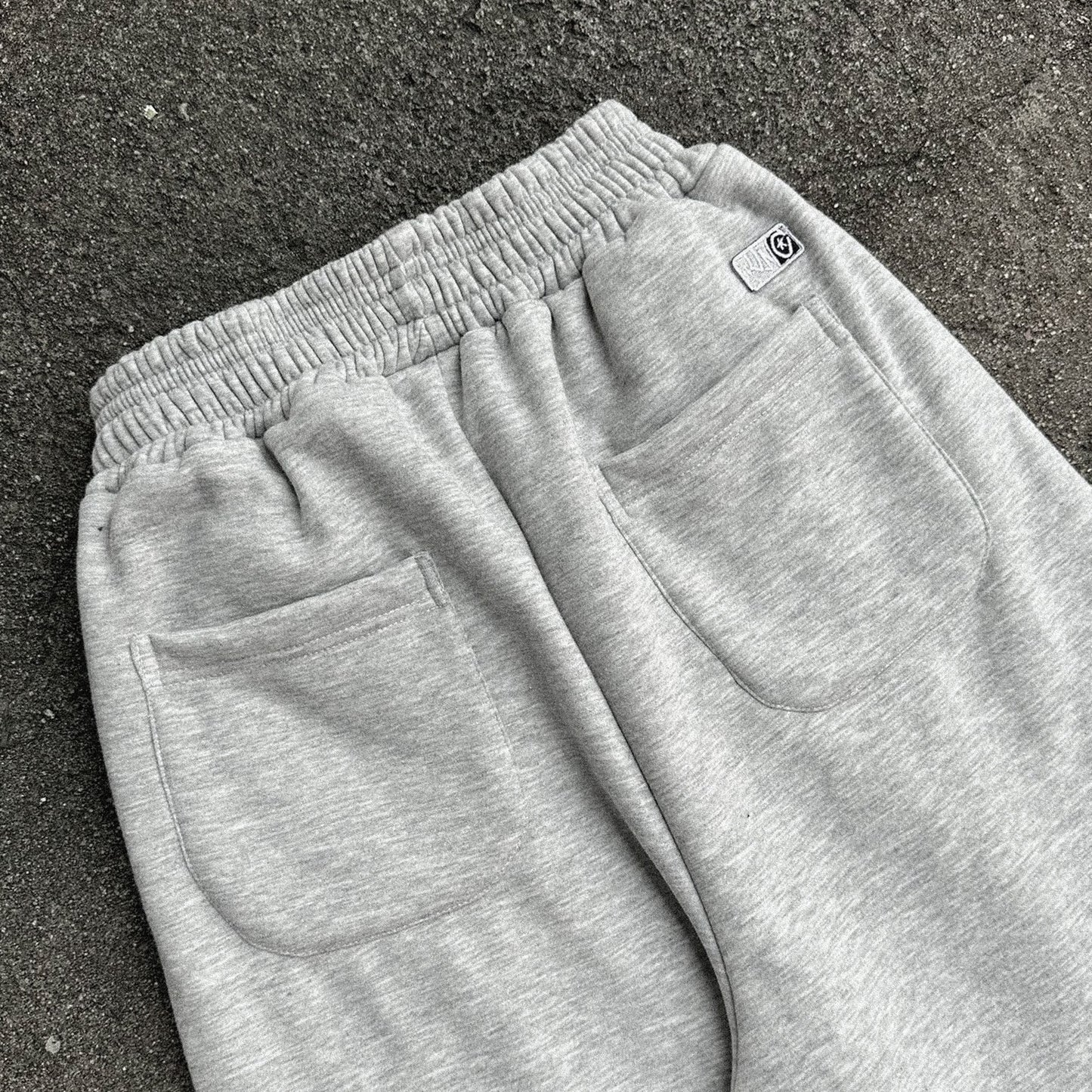 STRAIGHT LEG PLEATED SWEATS - GREY