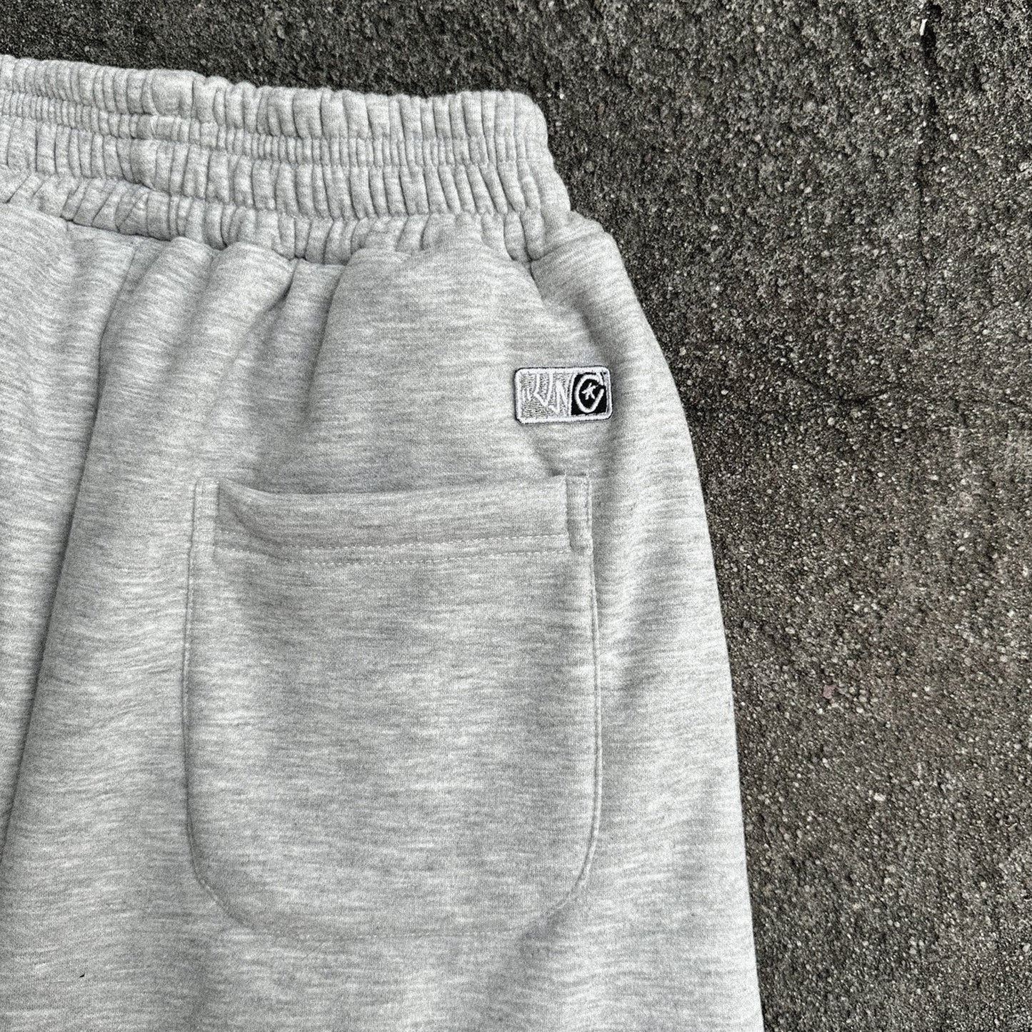 STRAIGHT LEG PLEATED SWEATS - GREY