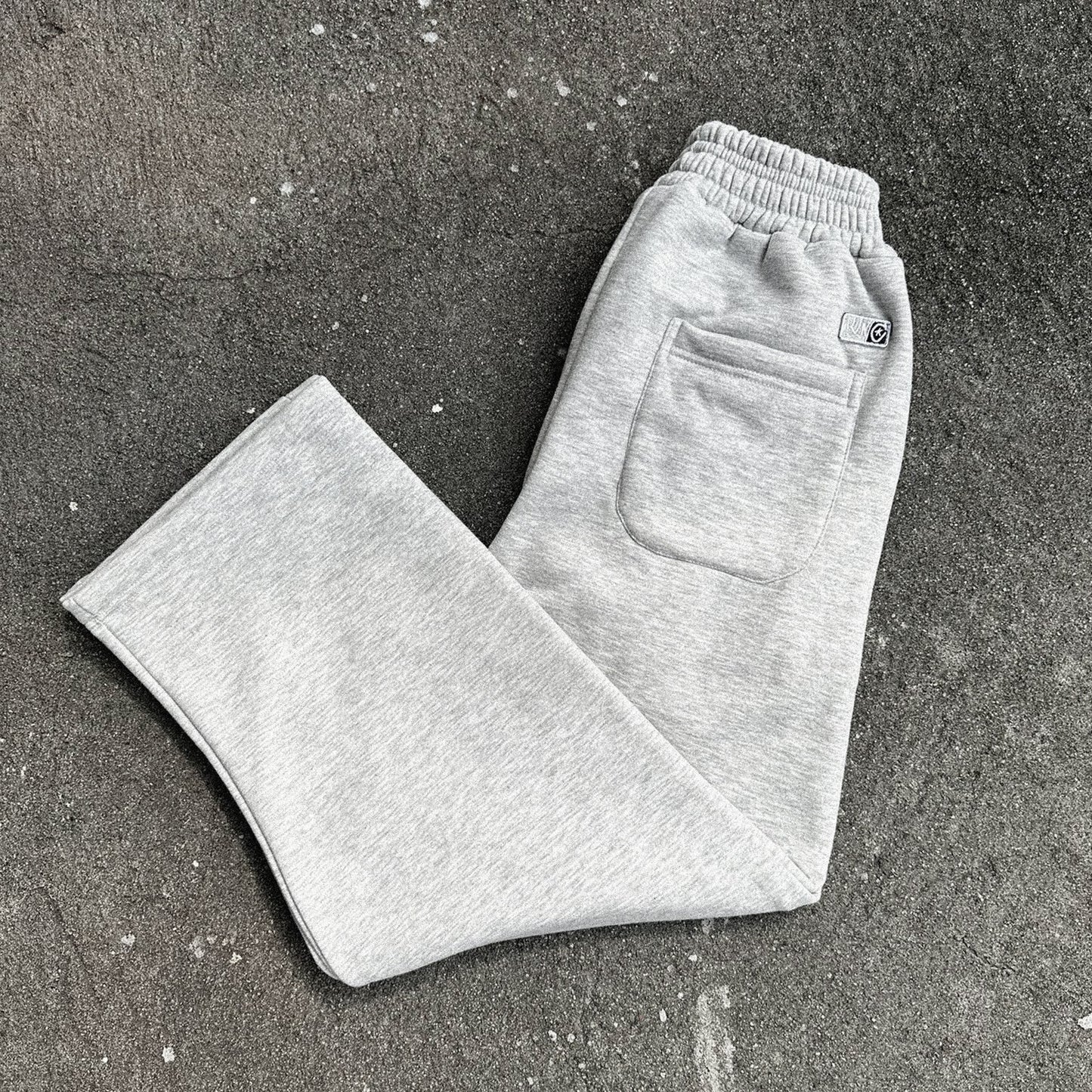 STRAIGHT LEG PLEATED SWEATS - GREY