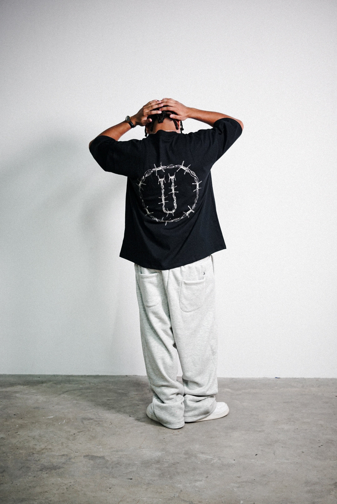 STRAIGHT LEG PLEATED SWEATS - GREY